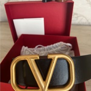Woman's Authentic Valentino leather reversible belt with gold hardware & box
